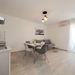 Ane Zadar